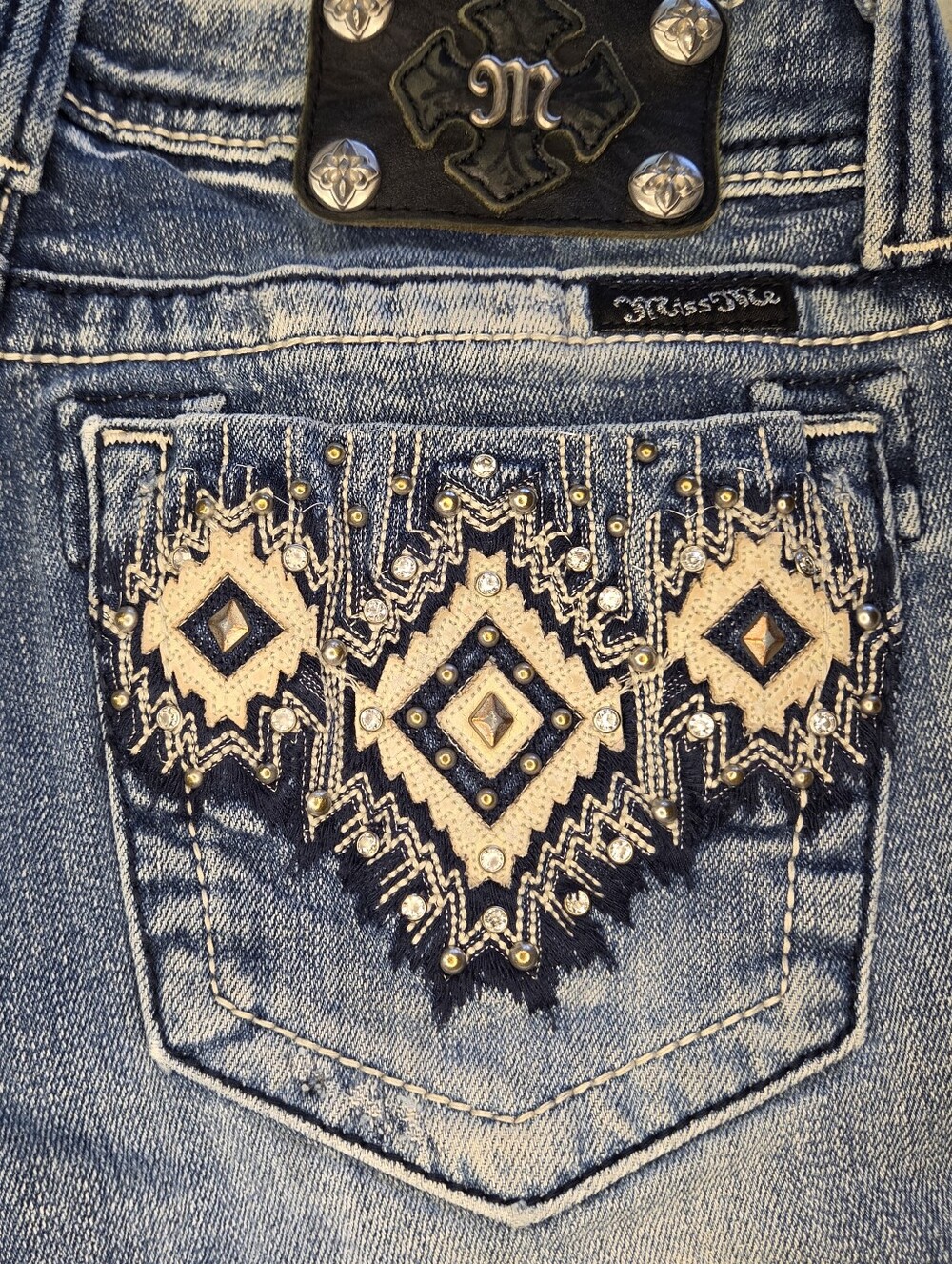 Miss Me Denim Shorts Size 28 Women’s  Embroidered Blue Jeans with Pockets